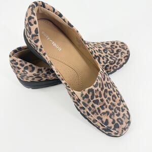 NWOB 7M Leopard Easy Spirit Abriana Comfort Loafers Flats Classic Neutral Spring